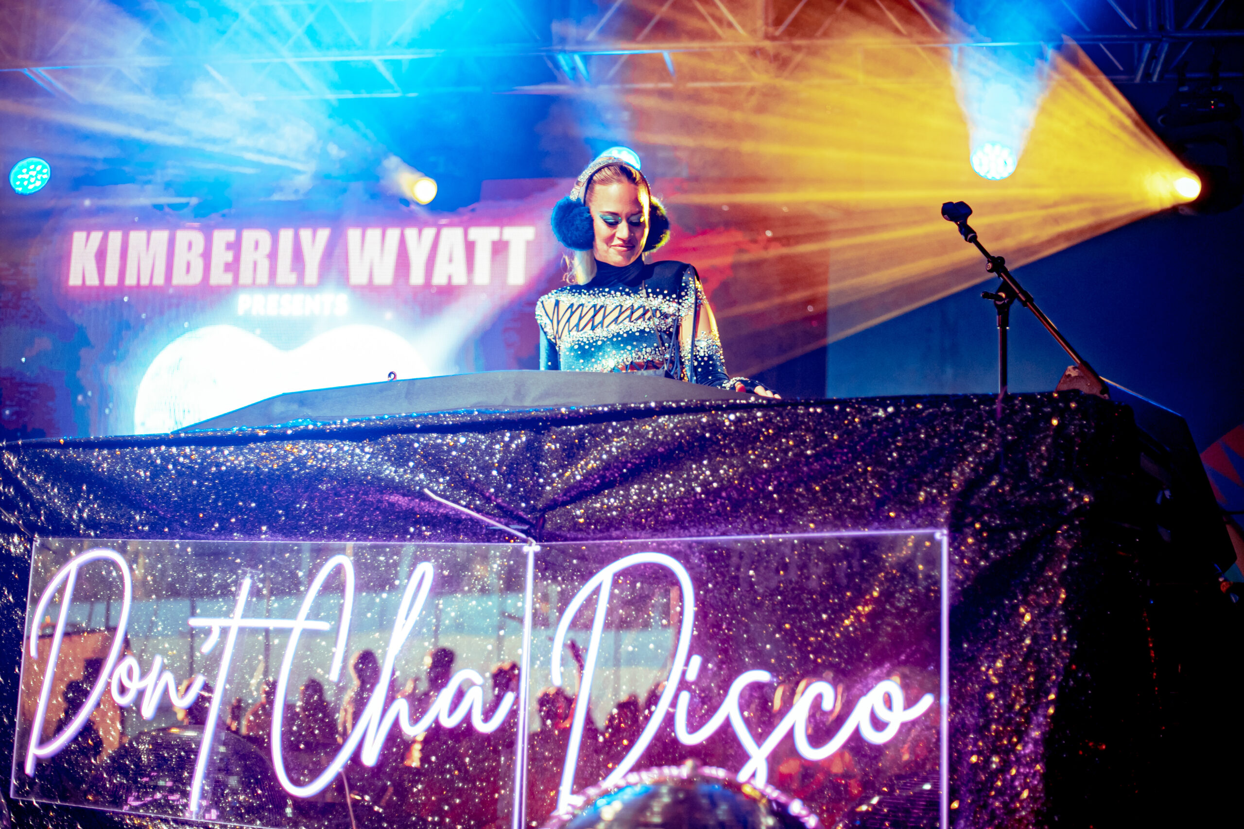 https://www.drakeandmorgan.co.uk/the-anthologist/wp-content/uploads/2024/05/Photo-Dont-Cha-Disco-5-scaled.jpg
