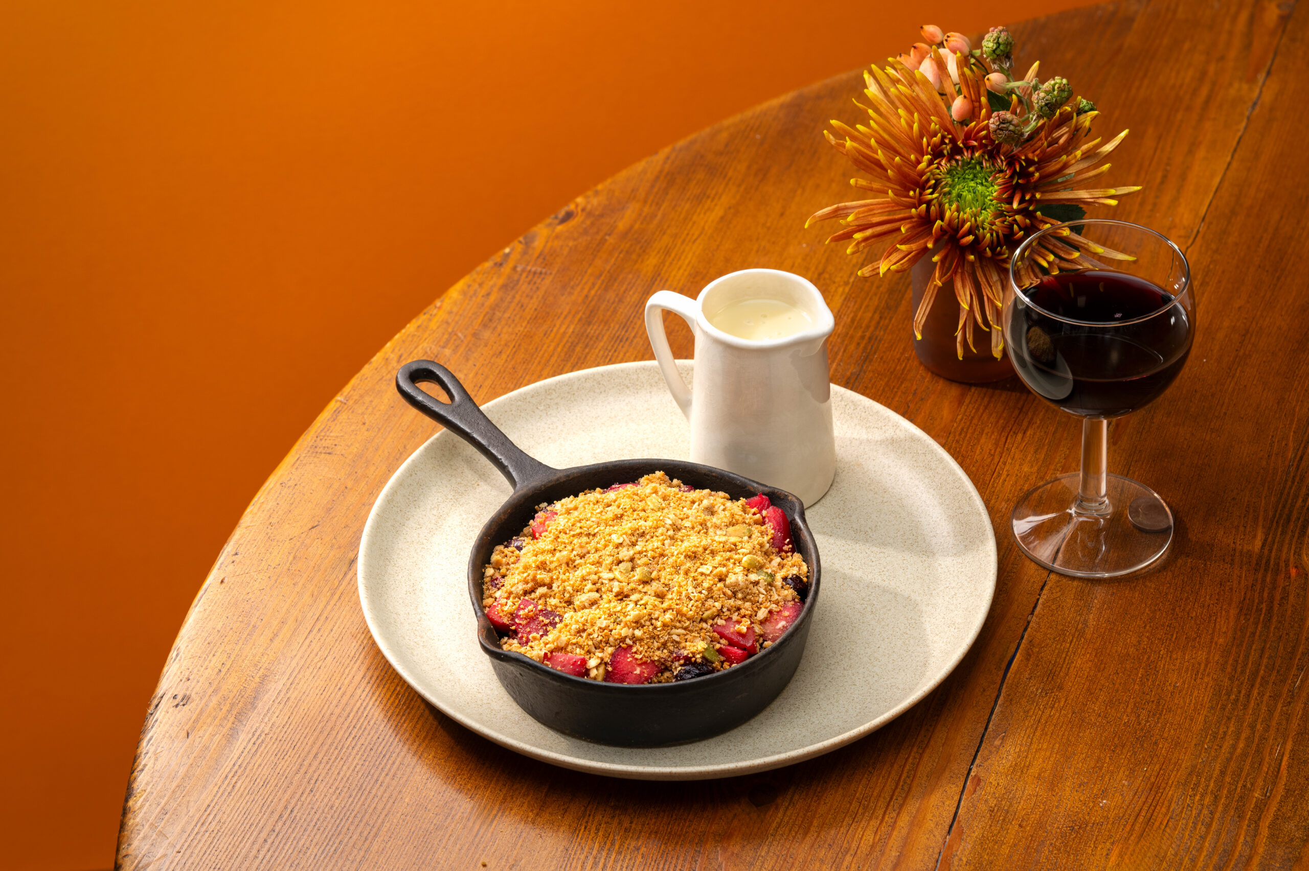 https://www.drakeandmorgan.co.uk/the-anthologist/wp-content/uploads/2024/08/Apple-Berry-Crumble-1-scaled.jpg