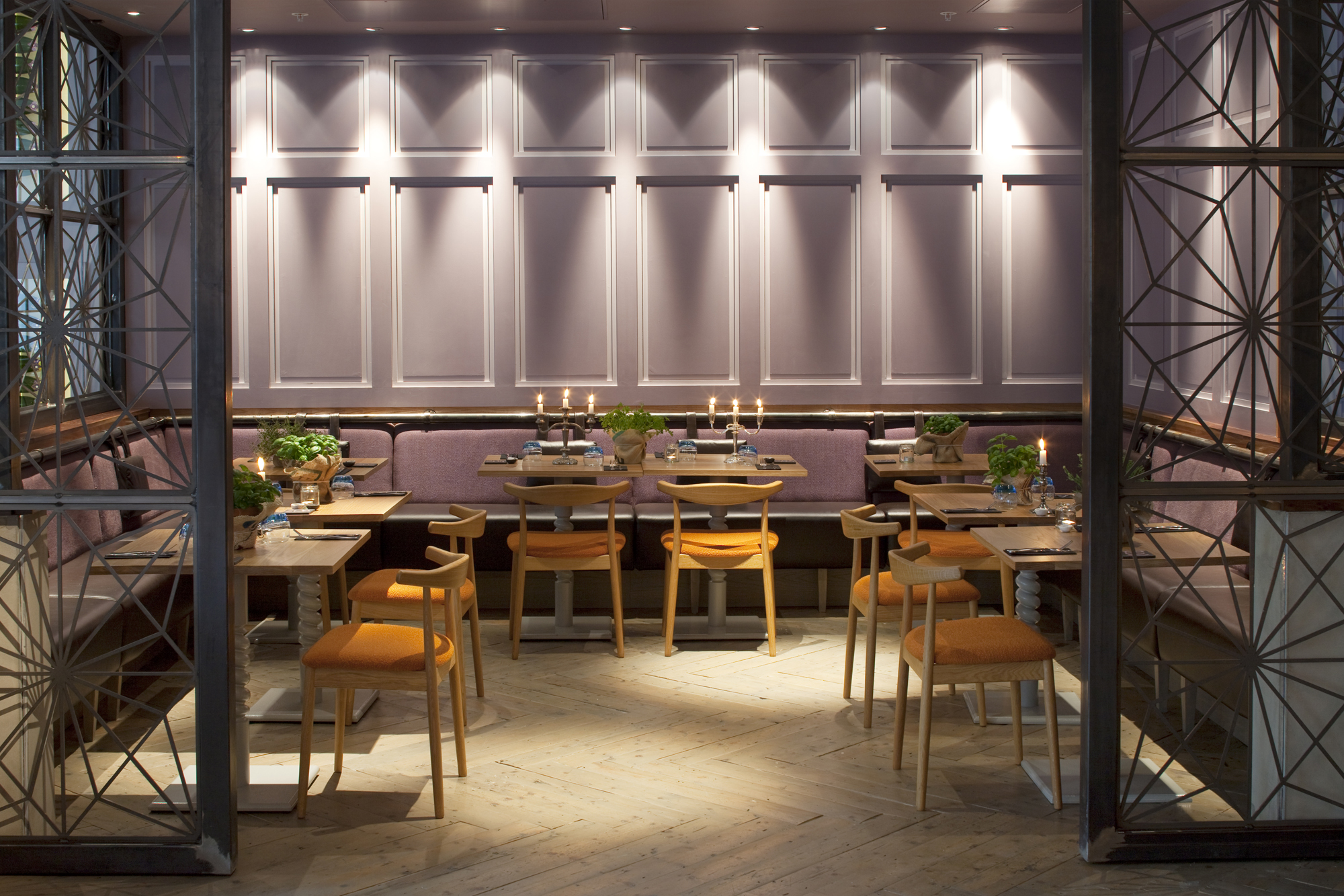 https://www.drakeandmorgan.co.uk/the-anthologist/wp-content/uploads/sites/57/2022/05/Cocktail-lounge-2.jpg