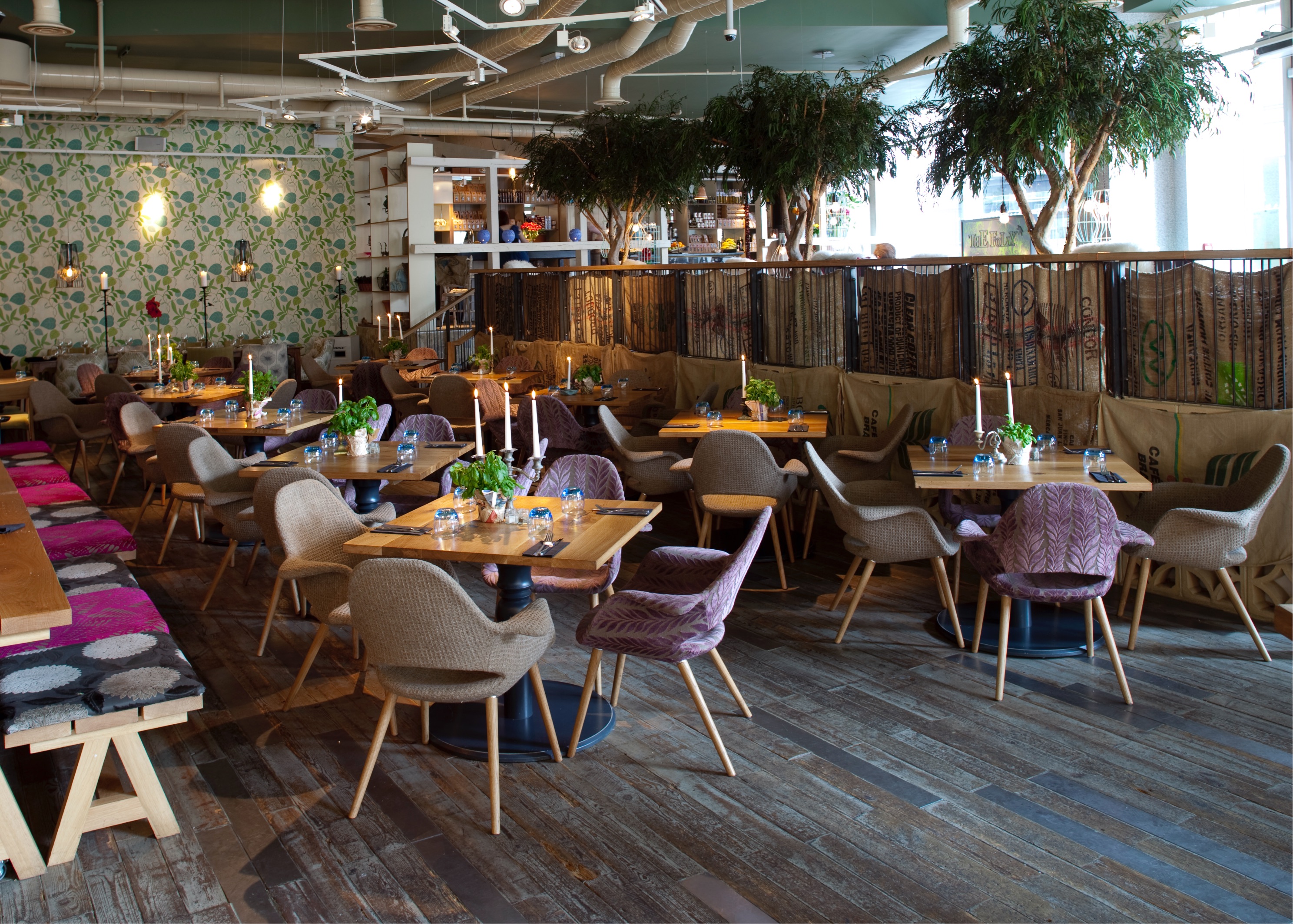https://www.drakeandmorgan.co.uk/the-folly/wp-content/uploads/sites/47/2020/03/Upstairs-bar-area@2x.jpg