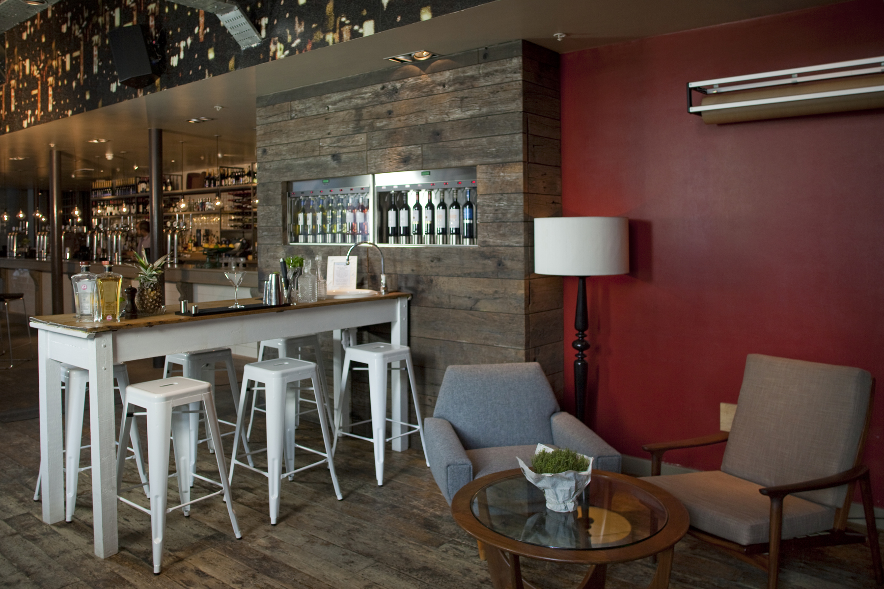 https://www.drakeandmorgan.co.uk/the-refinery-bankside/wp-content/uploads/sites/52/2020/09/High-table-and-arm-chairs.jpg