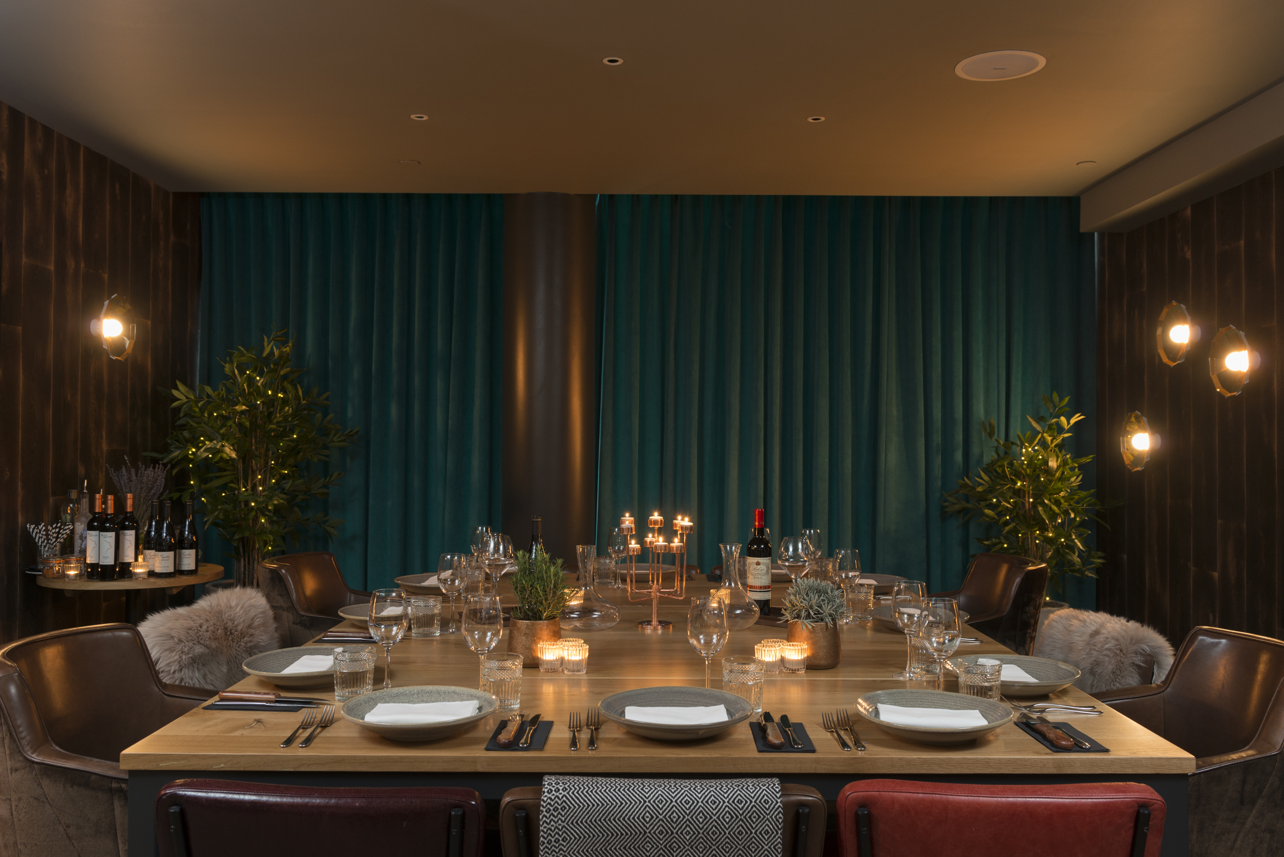 https://www.drakeandmorgan.co.uk/the-refinery-citypoint/wp-content/uploads/sites/66/2022/06/Refinery-CityPoint-private-dining-room.jpg