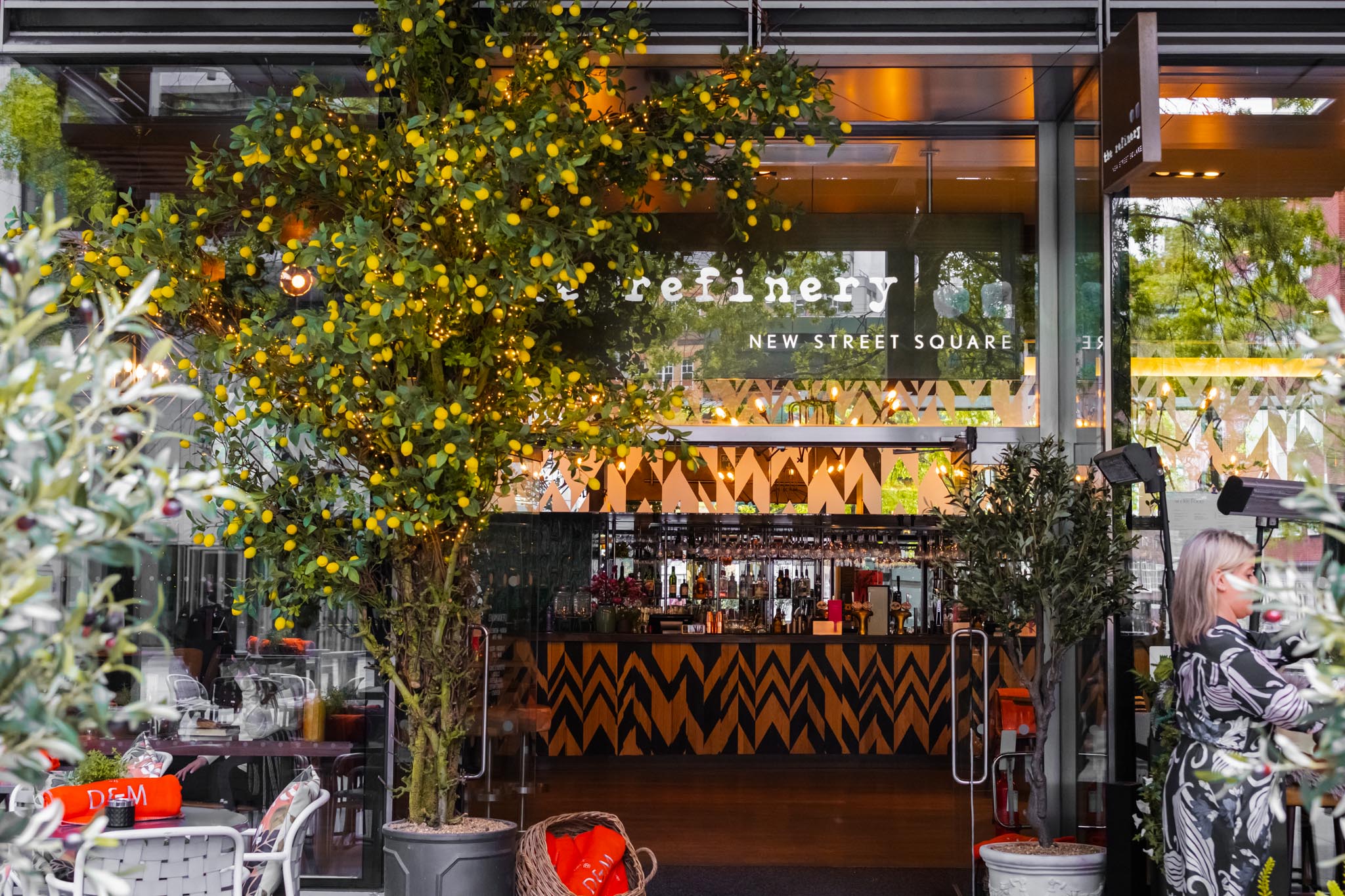 https://www.drakeandmorgan.co.uk/the-refinery-new-street-square/wp-content/uploads/2024/05/DSCF5027-2.jpg