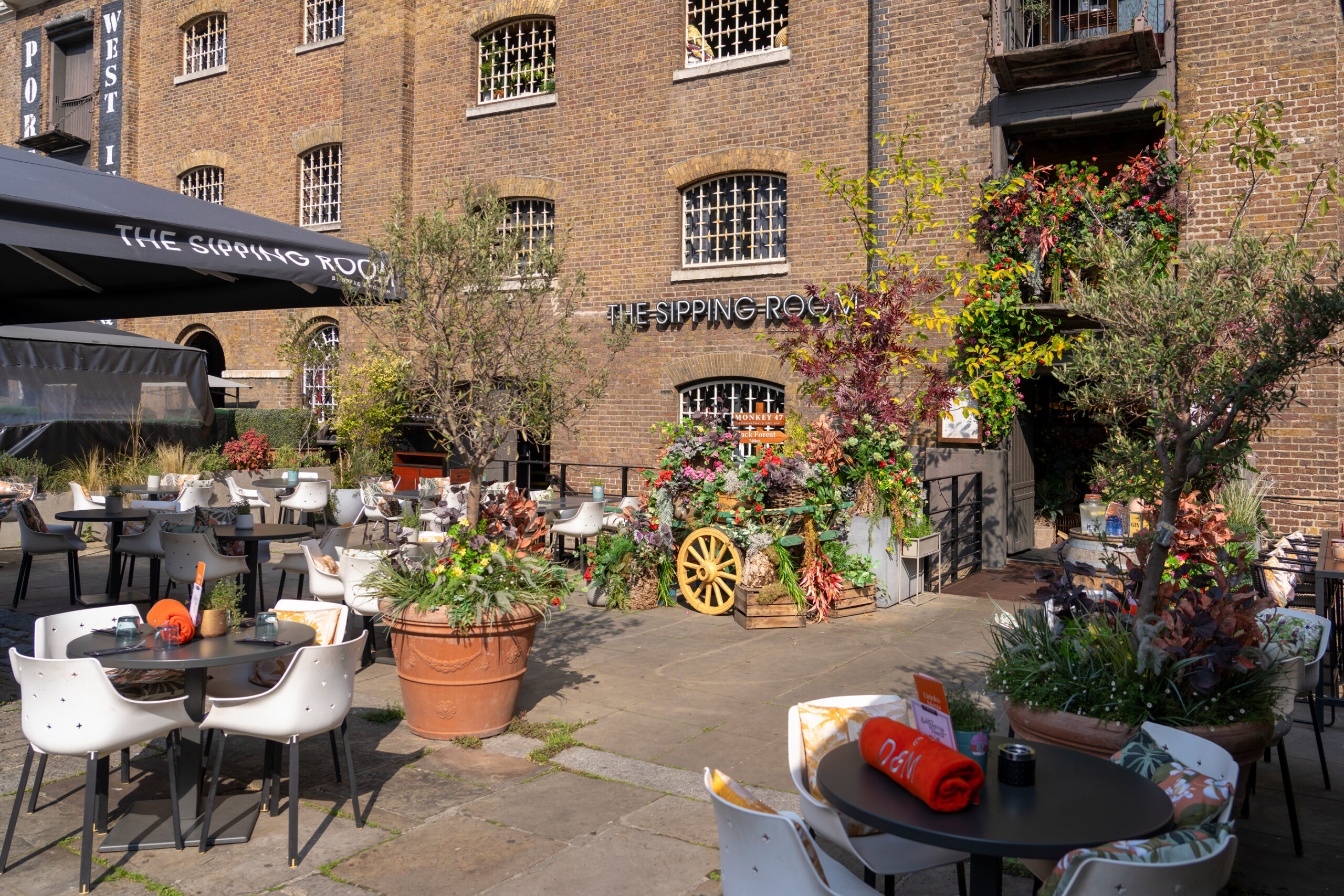 https://www.drakeandmorgan.co.uk/the-sipping-room/wp-content/uploads/2024/09/DM-Sipp-Autumn-24-037-scaled.jpg