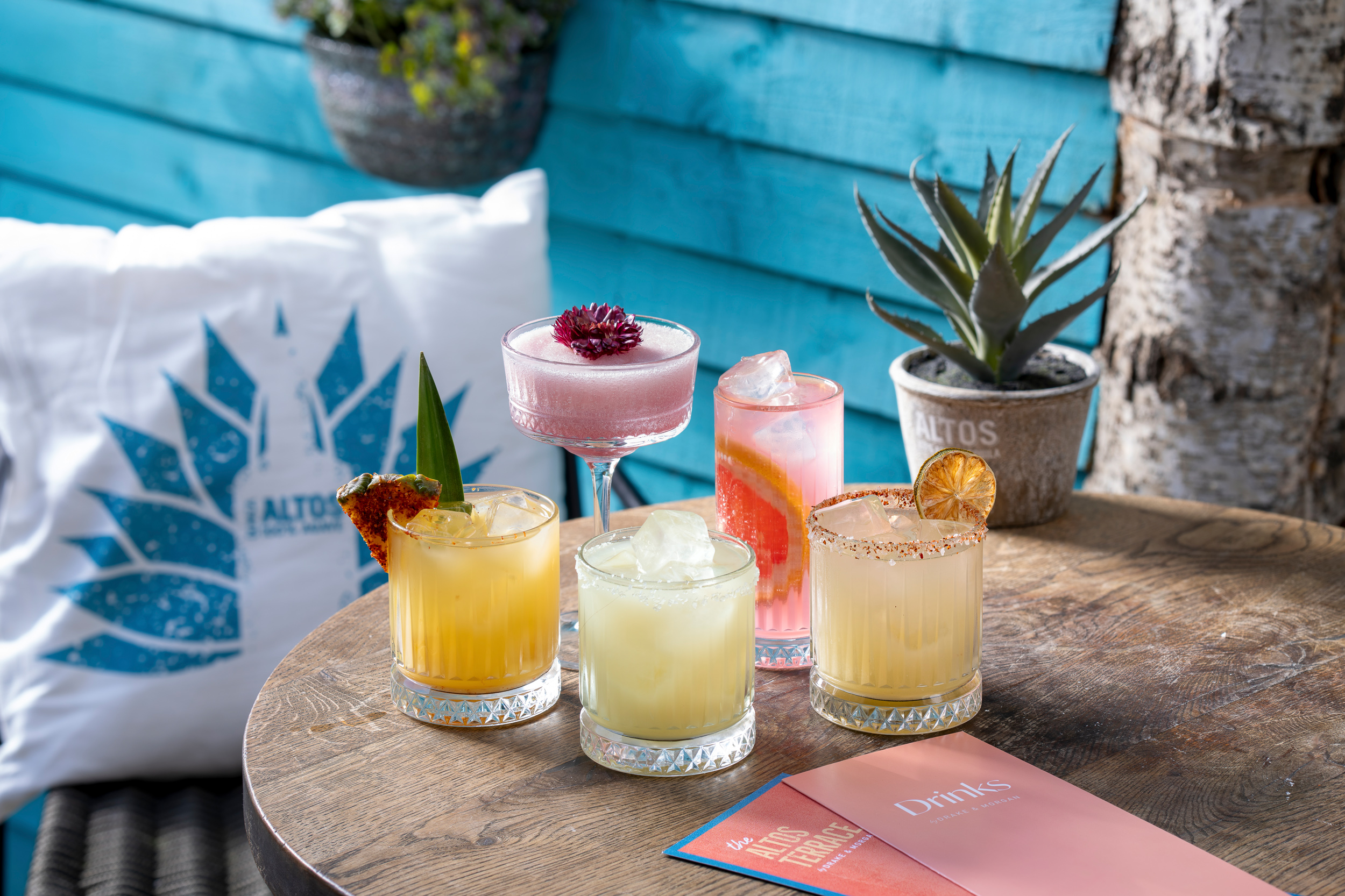 https://www.drakeandmorgan.co.uk/the-sipping-room/wp-content/uploads/2025/04/DM-SippingRm-SS25-098.jpg