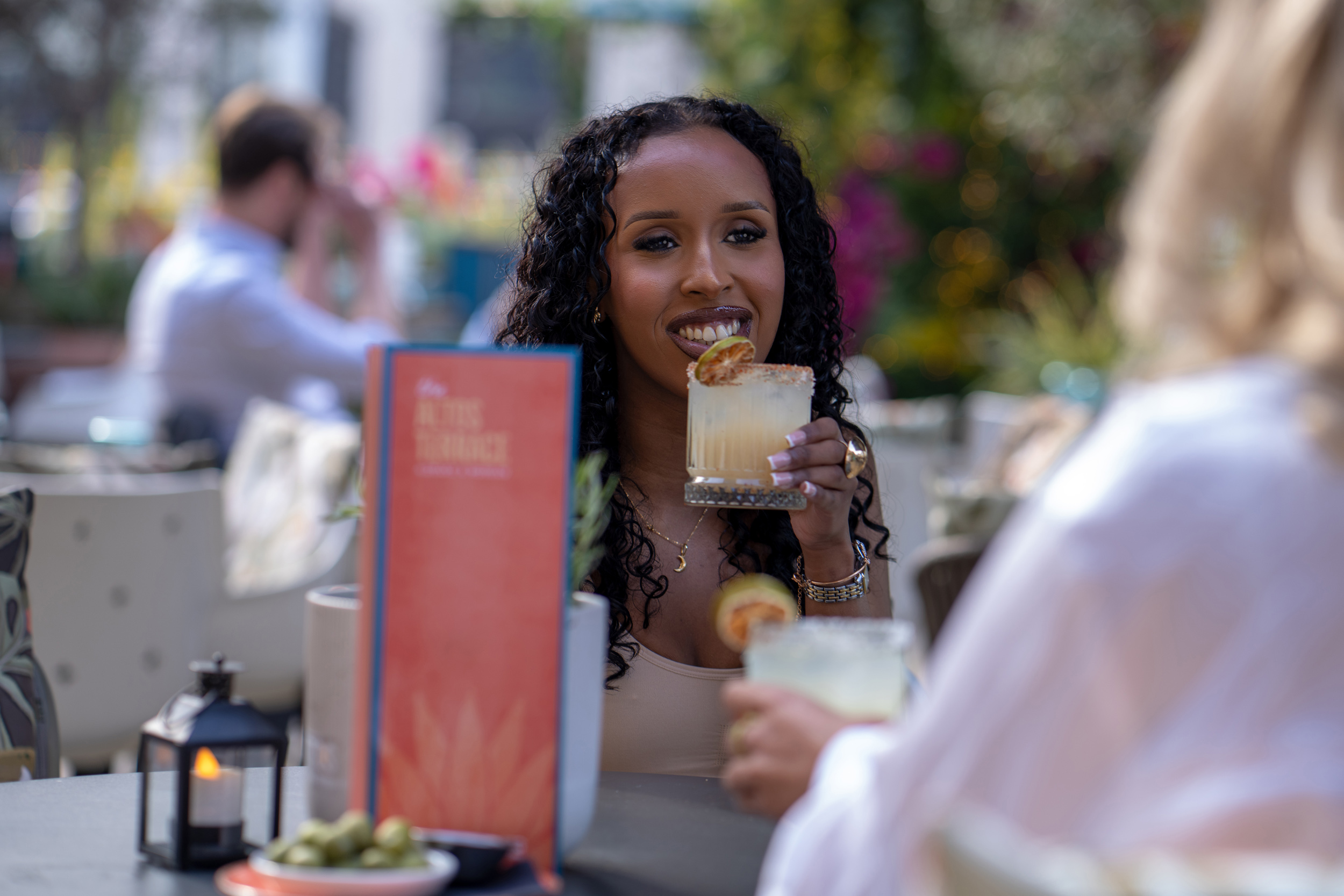 https://www.drakeandmorgan.co.uk/the-sipping-room/wp-content/uploads/sites/54/2020/03/DM-SippingRm-SS25-082.jpg