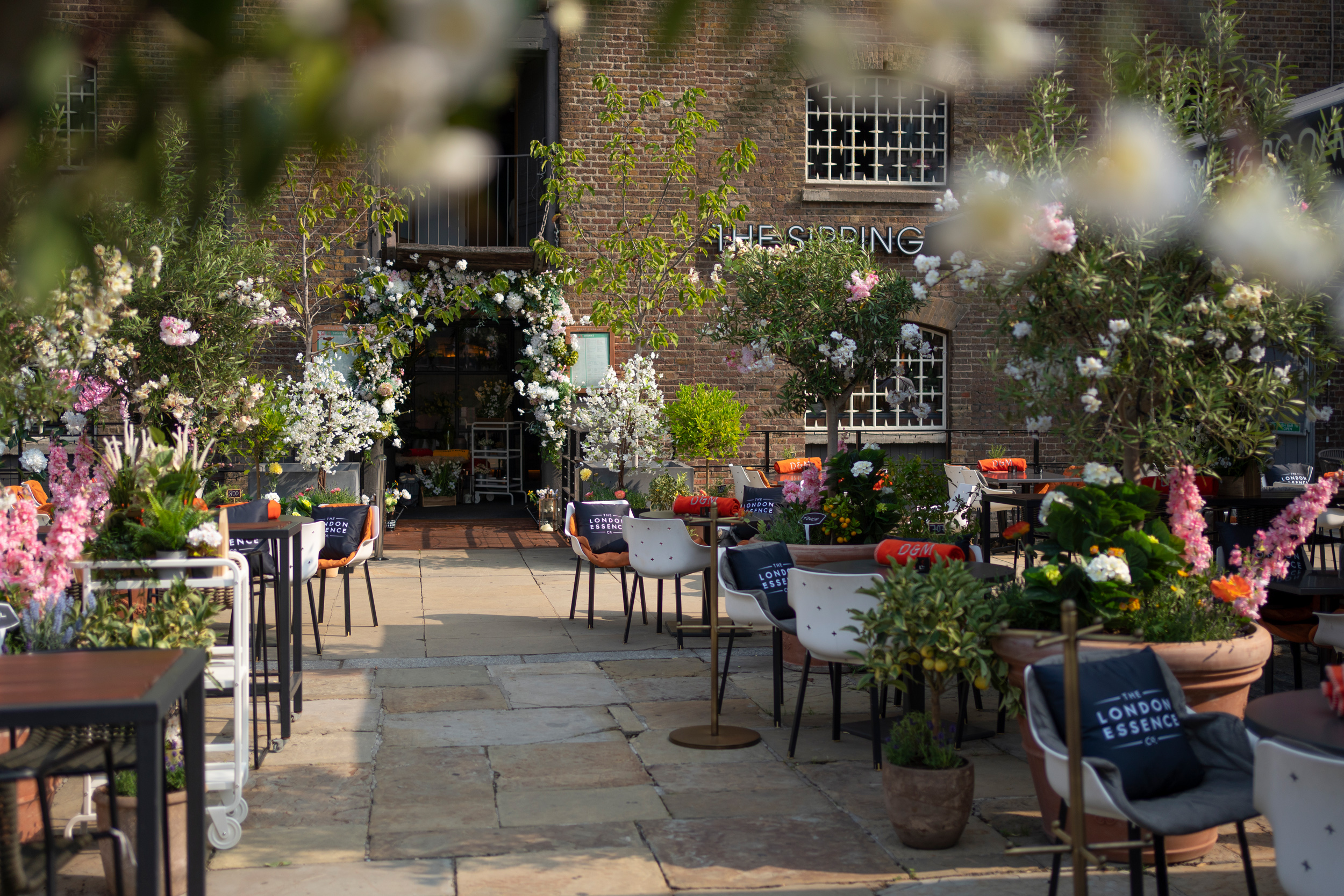 https://www.drakeandmorgan.co.uk/the-sipping-room/wp-content/uploads/sites/54/2020/09/SippingRoom-18-1.jpg