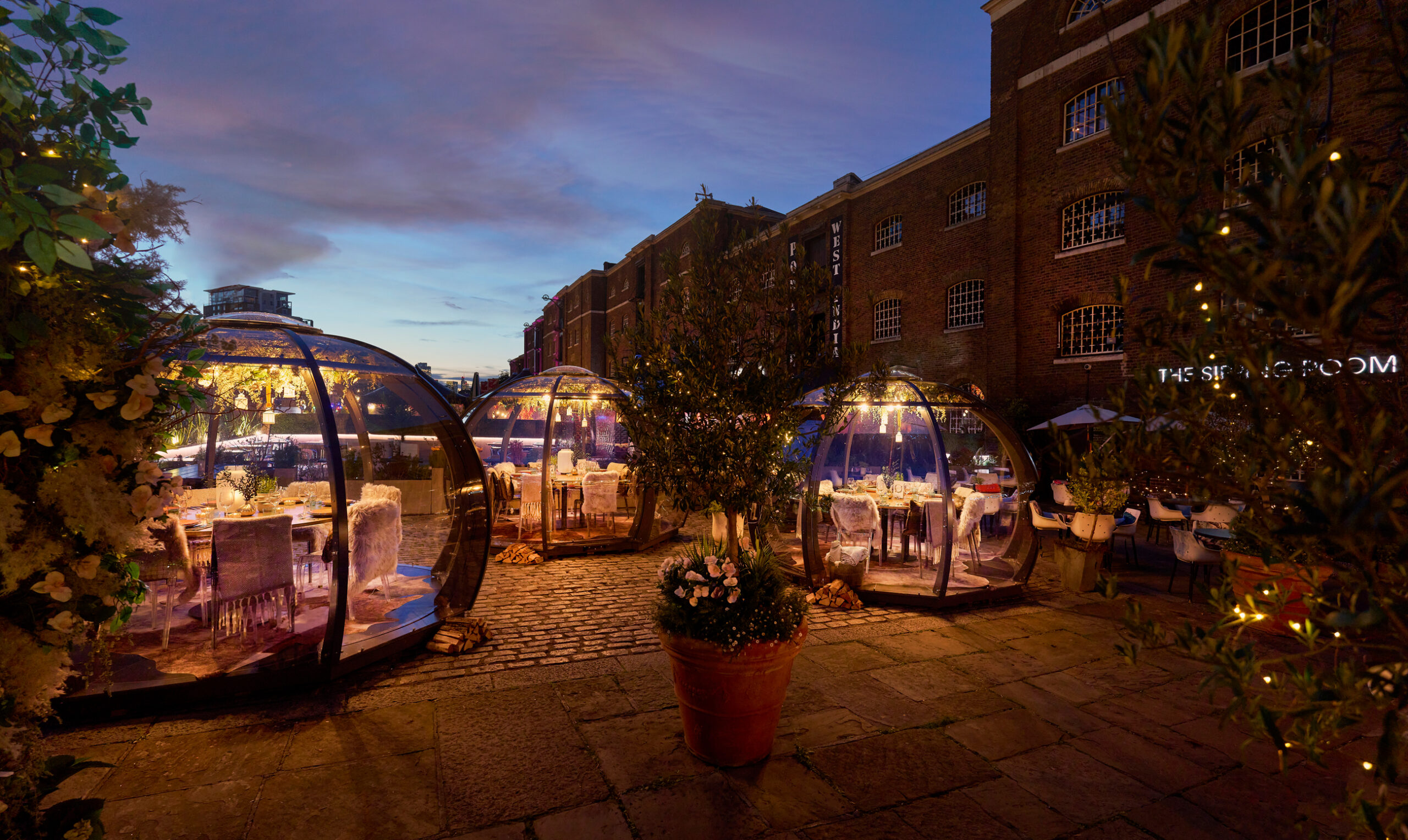 https://www.drakeandmorgan.co.uk/the-sipping-room/wp-content/uploads/sites/54/2024/09/DM-Sipping-Rm-igloo-005-scaled.jpg